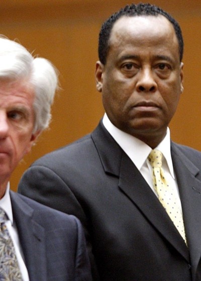 Bác sĩ Conrad Murray dự phiên tòa xử tội ngộ sát Michael Jackson hồi tháng 6. Ảnh: AFP.