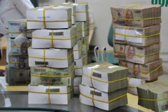 Lãi suất tiết kiệm vượt 16% một năm