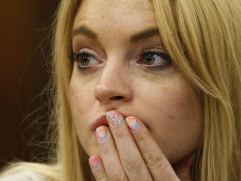 Vừa hớn hở mừng 100 ngày cai nghiện thành công, Lindsay lại dính rắc rối mới. Ảnh: AFP.