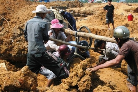 Ngăn chặn việc đào đá ong tại... trường học