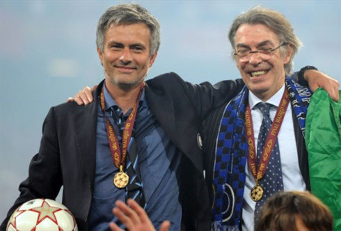 Mourinho và chủ tịch Moratti (bên phải) sau trận chung kết Champions League 2010.