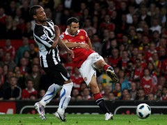 Sir Alex: 'Giggs Chưa Đến Lúc Giải Nghệ, Nhưng Neville Thì Khác'
