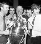 Sir Alex phá kỷ lục của HLV huyền thoại Matt Busby