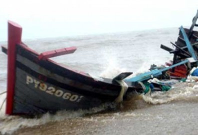 Tàu Việt Nam gặp nạn ở Biển Đông, 27 người mất tích