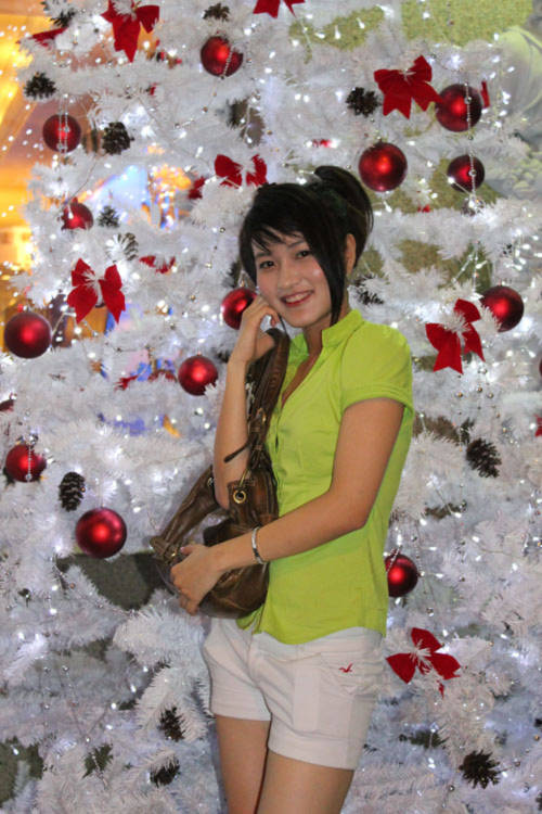 Teen girl ’vào mùa’ chụp hình Giáng sinh