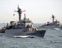Tàu Hàn Quốc trong một cuộc tập trận. Ảnh: EPA.