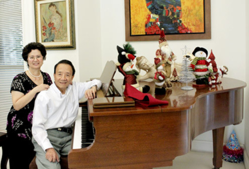 Vợ chồng nhạc sĩ Tạ Đắc - Kim Chi tại nhà con gái ở TP HCM. Ảnh: Thoại Hà