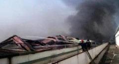 Cháy rụi 10.000 m2 công ty sản xuất nón bảo hiểm