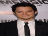 Elijah Wood đóng 'Chúa nhẫn' phiên bản mới