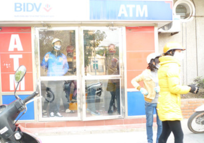 Hàng chục cây ATM “nghỉ chủ nhật”