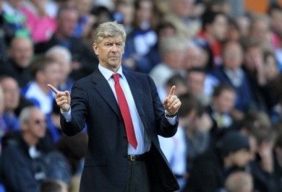 HLV Arsene Wenger thừa nhận đang phải chịu sức ép danh hiệu