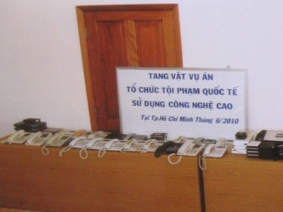 Tang vật vụ án nhóm tội phạm sử dụng công nghệ cao. Ảnh TP.