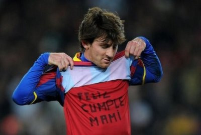 Messi trong tình huống chia vui gây tranh cãi.