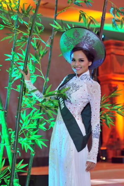 Lưu Thị Diễm Hương - đại diện của Việt Nam tại Miss Earth - đứng thứ 17 trong danh sách 87 người đẹp tranh giải Miss Grand Slam 2010. Ảnh: Hoàng Hà.