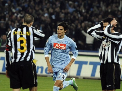 Cavani là ngôi sao sáng nhất của Napoli hiện tại. Ảnh: AFP.