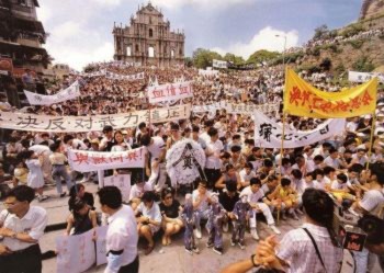 Tiananmen14 Ngày 05 tháng Sáu: Biểu tình lớn tại Ma Cao nhằm buộc tội chính quyền Bắc Kinh thảm sát những người biểu tình không khí giới tại Trung Quốc (Đại Kỷ Nguyên).
