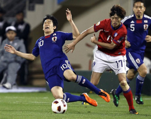 Trước trận gặp Hàn Quốc, Kagawa (áo xanh) chính là ngôi sao sáng nhất giúp Nhật Bản vượt qua chủ nhà Qatar ở tứ kết. Ảnh: AFP.