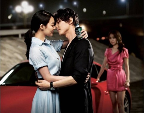 Won Bin và nụ hôn ngọt ngào với Shin Min Ah trong quảng cáo cafe.