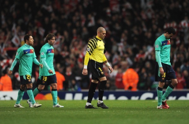BẢN TIN 18/2: Arsenal đã dạy cho Barca một bài học