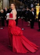 Bộ sưu tập váy của Anne Hathaway tại Oscar