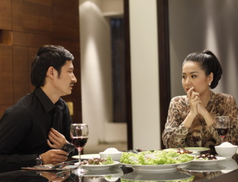 Lê Khánh (phải) là diễn viên được yêu thích nhất trong mùa phim Tết 2011.