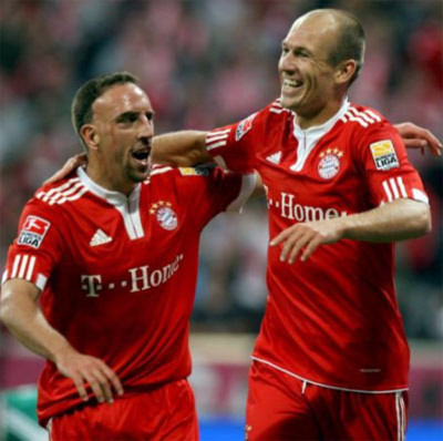Sự trở lại của Robben (phải) và Ribery sẽ giúp Bayern cải thiện đáng kể khả năng tấn công.