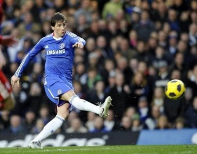 Torres trở thành cầu thủ đắt nhất của bóng đá Anh nhờ một quyết định chi bạo của ông chủ Chelsea, Abramovich.
