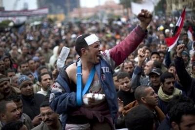 Người biểu tình phản đối Tổng thống Mubarak tại quảng trường trung tâm thủ đô Cairo. Ảnh: AP