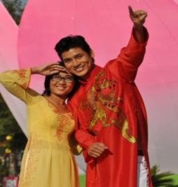 Mister Việt Nam du xuân trên đất sen hồng