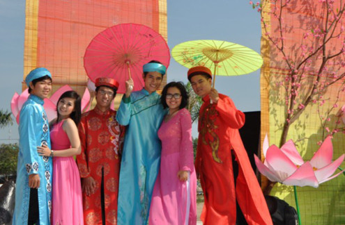 Việt Nam và các tình nguyện viên trẻ trung, thân thiện của lễ hội