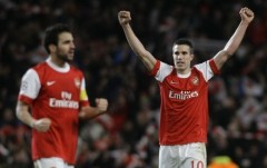 Persie, Koscielny, Diaby sẵn sàng cho trận CK Carling Cup