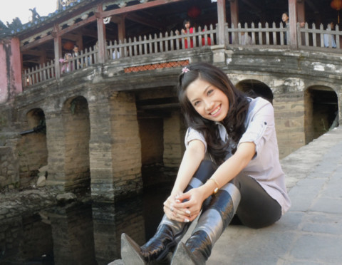 Cô cũng đi khám phá nhiều cảnh đẹp tại Hội An.