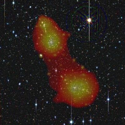 Phức hợp quang học và hình ảnh tia-X của dải thiên hà Abell 222 và Abell 223. Dải thiên hà đôi này được nối liền bởi một sợi nhỏ thấm đầy bởi đám khí tỏa ra tia-X mật độ cao. Hình ảnh quang học được chụp bởi SuprimeCam của kính viễn vọng Subaru; hình ảnh tia-X cho thấy sự phân bổ của những đám khí khuếch tán (từ vàng sang đỏ) được quan sát bởi XMM-Newton. Người thực hiện: ESA/ XMM-Newton/ EPIC/ ESO (J. Dietrich)/ SRON (N. Werner)/ MPE (A. Finoguenov).