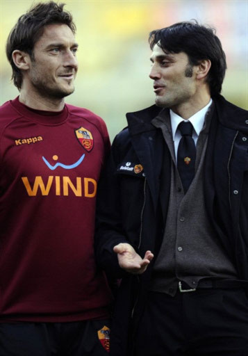 Montella từng là đồng đội, chơi cặp rất ăn ý với Totti trong mùa giải gần nhất mà Roma đoạt sucdetto - mùa 2000-2001. Ảnh: AFP.
