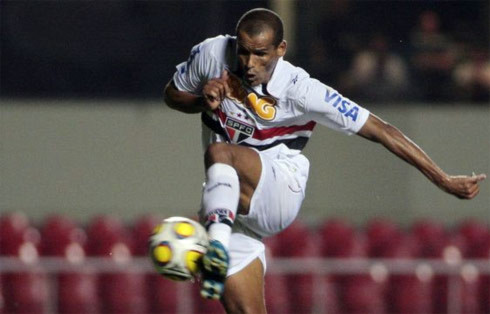 Rivaldo đang chứng tỏ anh vẫn đủ thể lực và độ tinh tế để tỏa sáng ở giải đấu cao nhất của bóng đá Brazil. Ảnh: O'Globo.
