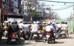 Sau Tết, Sài Gòn lại tràn ngập 'lô cốt'