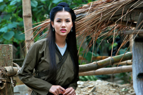 Bebe Phạm trong một cảnh quay ở Mai Châu, Hòa Bình