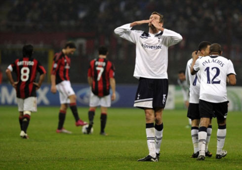 Chiến thắng trước Milan là một bất ngờ nữa mà Tottenham (áo trắng) tạo ra trong lần đầu dự Champions League. Ảnh: AFP.