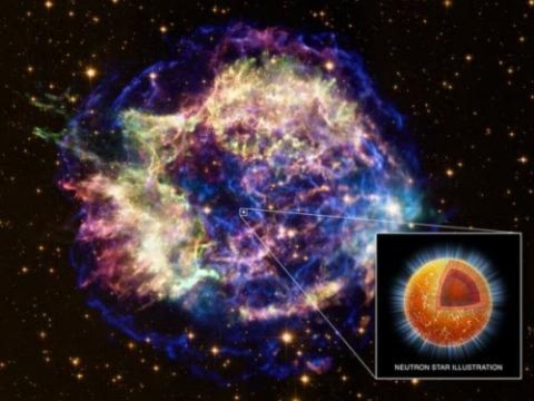 Hình ảnh được chụp bởi tàu thăm dò Chandra X-ray Observatory của NASA cho thấy một ngôi sao neutron tồn tại sau vụ nổ của siêu tân tinh Cassiopeia A.