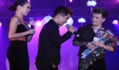 Đàm Vĩnh Hưng lại gặp fan 'cuồng'