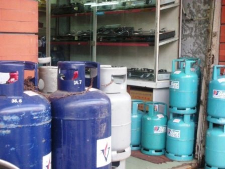 Giá gas tăng từ 9.000 - 10.000 đồng/bình 12kg