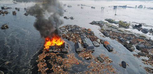 Nhiều nhà máy, khu công nghiệp tại Nhật bị phá hủy nặng nề. Ảnh: AP
