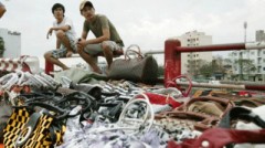 Hàng ‘Made in China’ tràn ngập Việt Nam