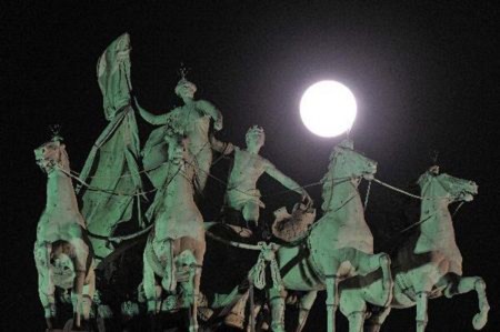 Hình ảnh ’siêu mặt trăng’ trên thế giới - Tin180.com (Ảnh 7)