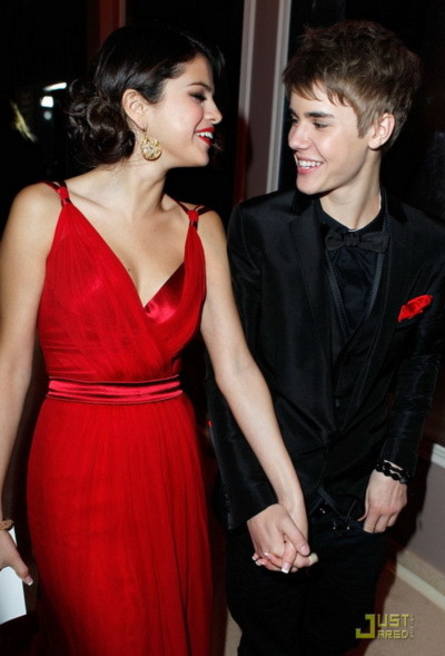 Selena hơn Justin 2 tuổi. Ảnh: JJ.