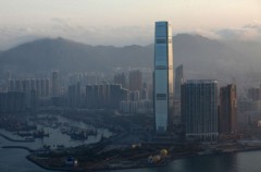 Khách sạn cao “lêu đêu” giữa lòng Hồng Kông
