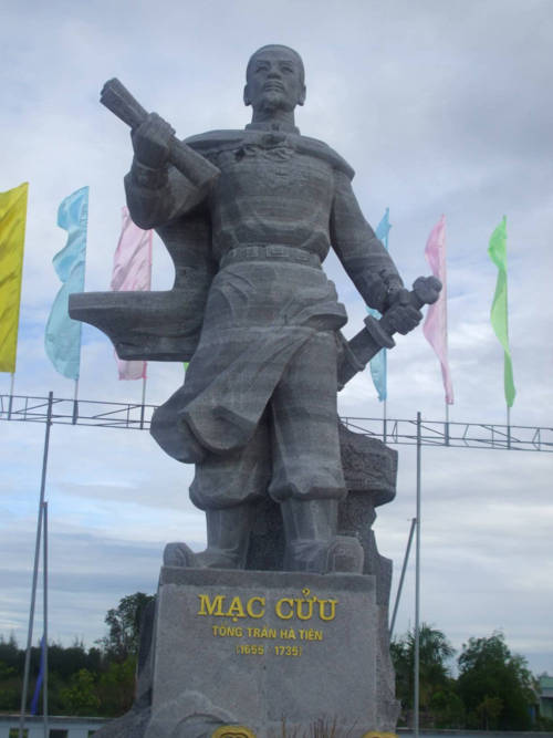 Tượng Mạc Cửu.