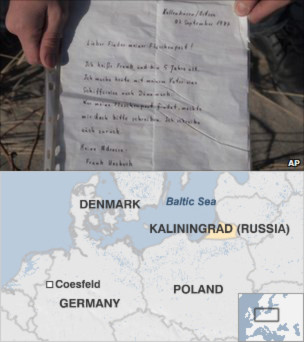 Lá thư trong chai thủy tinh và bản đồ nơi ở của người gửi và người nhận. Ảnh: AP, BBC