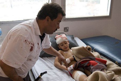 Một em bé bị thương trong vụ bỏ bom của lực lượng trung thành với Tổng thống Gaddafi sáng 19/3/2011