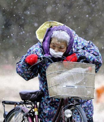 Động đất lại rung chuyển Nhật Bản, Tin tức trong ngày, dong dat Nhat Ban, no nha may dien hat nhan, dong dat, song than, cuu ho, Tokyo, nhiem phong xa, tham hoa dong dat, tin tuc 24h